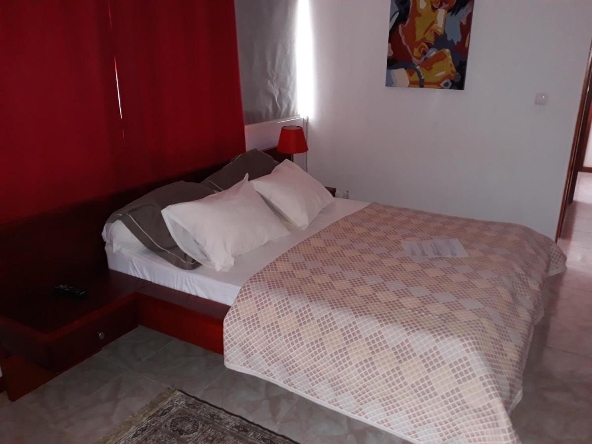 Yria Residencial Bed and Breakfast Porto Novo Eksteriør billede