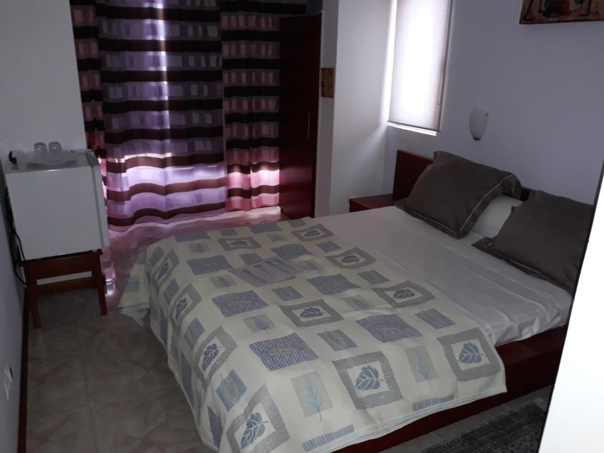 Yria Residencial Bed and Breakfast Porto Novo Eksteriør billede