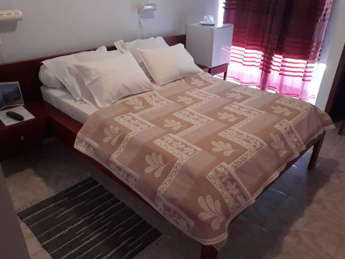 Yria Residencial Bed and Breakfast Porto Novo Eksteriør billede
