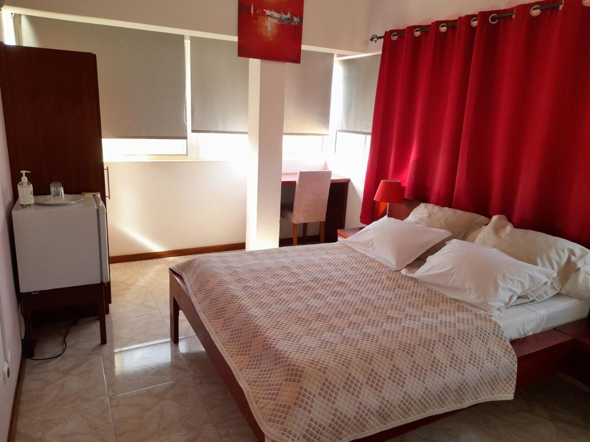 Yria Residencial Bed and Breakfast Porto Novo Eksteriør billede