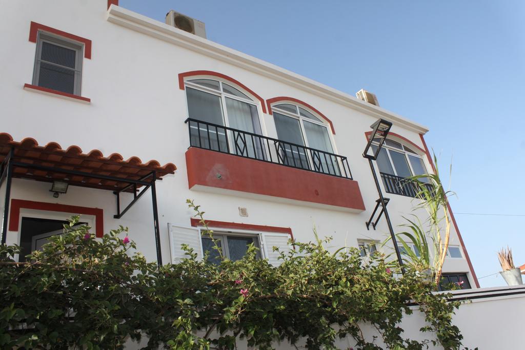 Yria Residencial Bed and Breakfast Porto Novo Eksteriør billede