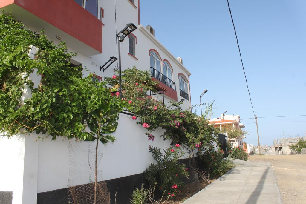 Yria Residencial Bed and Breakfast Porto Novo Eksteriør billede