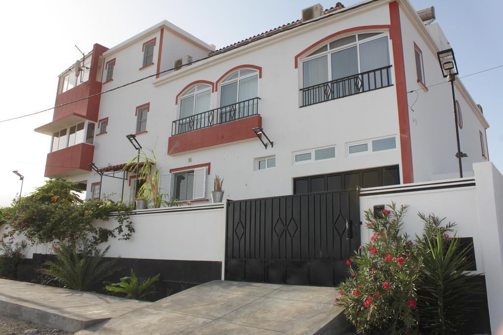 Yria Residencial Bed and Breakfast Porto Novo Eksteriør billede