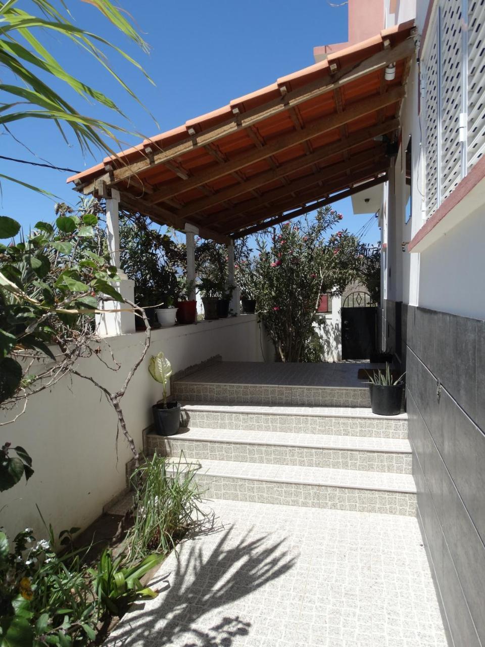 Yria Residencial Bed and Breakfast Porto Novo Eksteriør billede