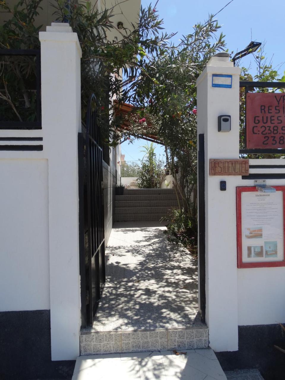 Yria Residencial Bed and Breakfast Porto Novo Eksteriør billede